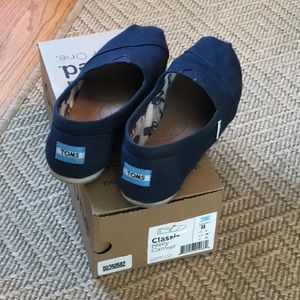 Toms classic navy canvas size 8 slip ons.